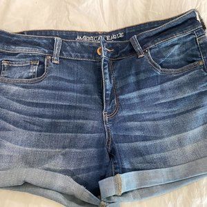 Super Stretch American Eagle Medium Rise Med Wash Shorts Size 16